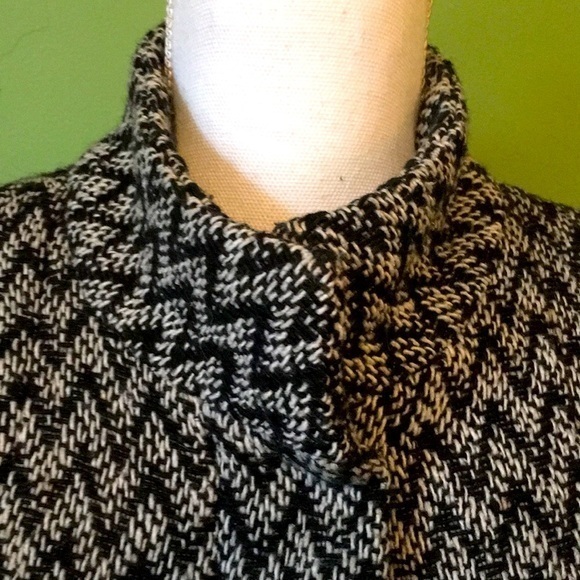 BB DAKOTA black and white jacket with cape - Picture 2 of 11